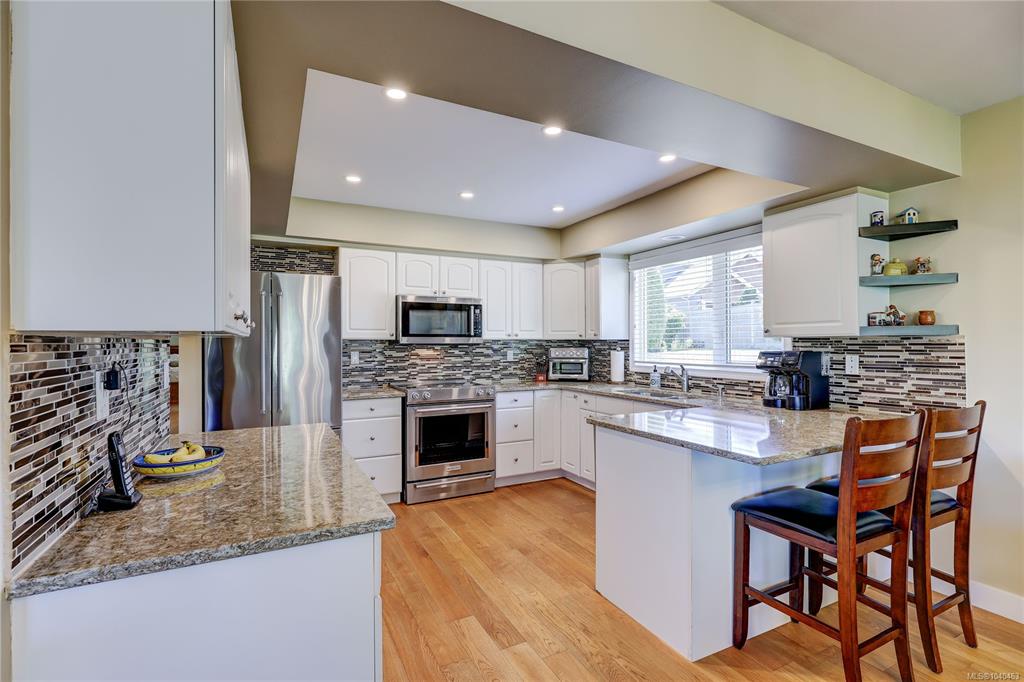 Fifth View of 330 Dogwood St, SHORELINE, Parksville, BC, V9P 1P7
