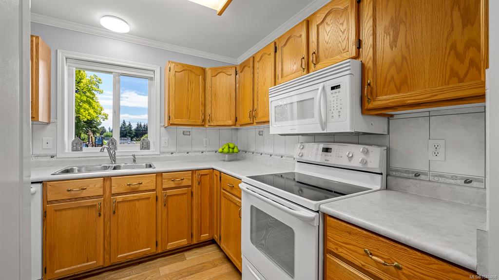 Fifth View of 1905 Willemar Ave, WOODGLEN ESTATES, Courtenay, BC, V9N 3M5