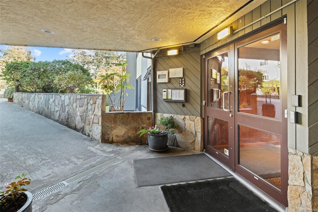 Third View of 1149 Rockland Ave, Chateauneuf, Victoria, BC, V8V 4T5