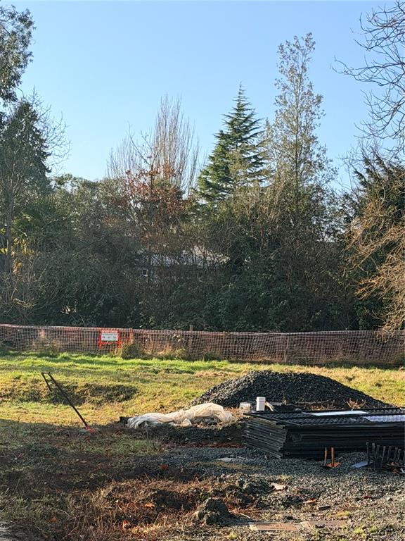 Third View of 881 Jasmine Ave, Saanich, BC, V8Z 2P3