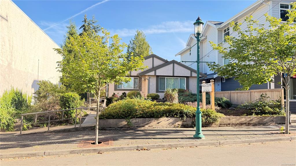 208 First Ave W, 1040490, BC,