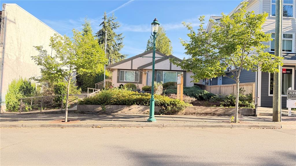 Third View of 208 First Ave W, Qualicum Beach, BC, V9K 2P7