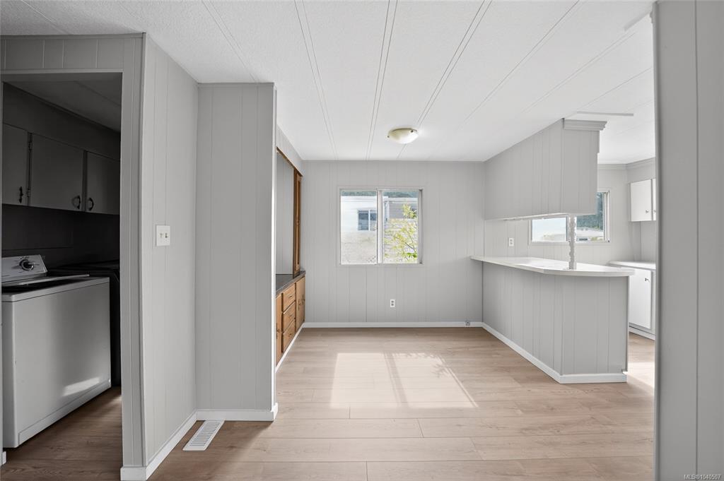 Fifth View of 61 Twelfth St, Brookdale Mobile Home Park, Nanaimo, BC, V9R 6L2