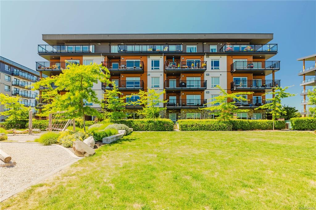 2500 Hackett Cres, 1040520, BC,