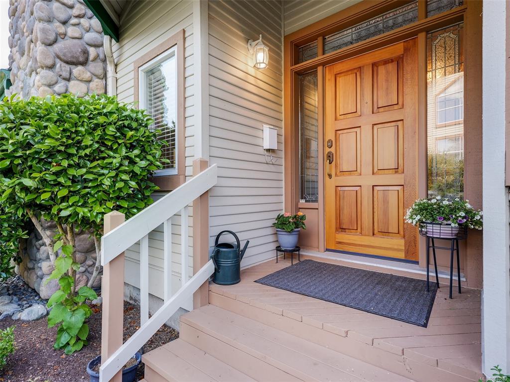 Third View of 530 Marsett Pl, Saanich, BC, V8Z 7J2