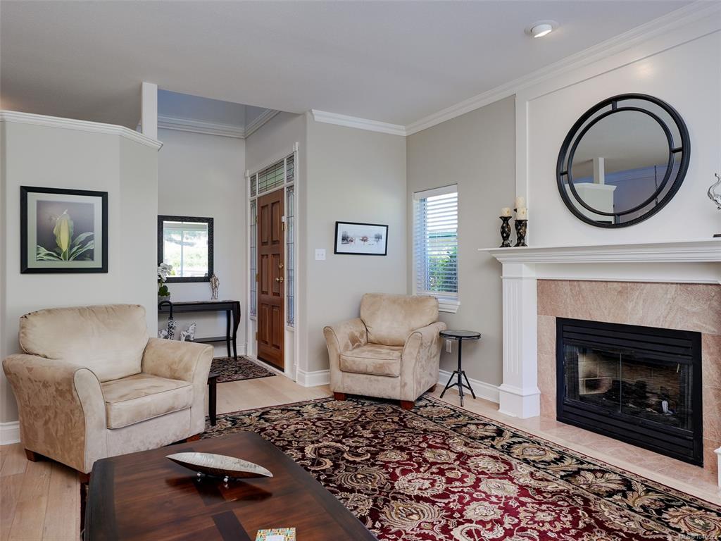 Fifth View of 530 Marsett Pl, Saanich, BC, V8Z 7J2