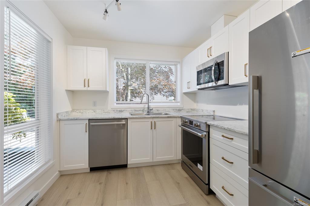 689 Bay St, 1040524, BC,