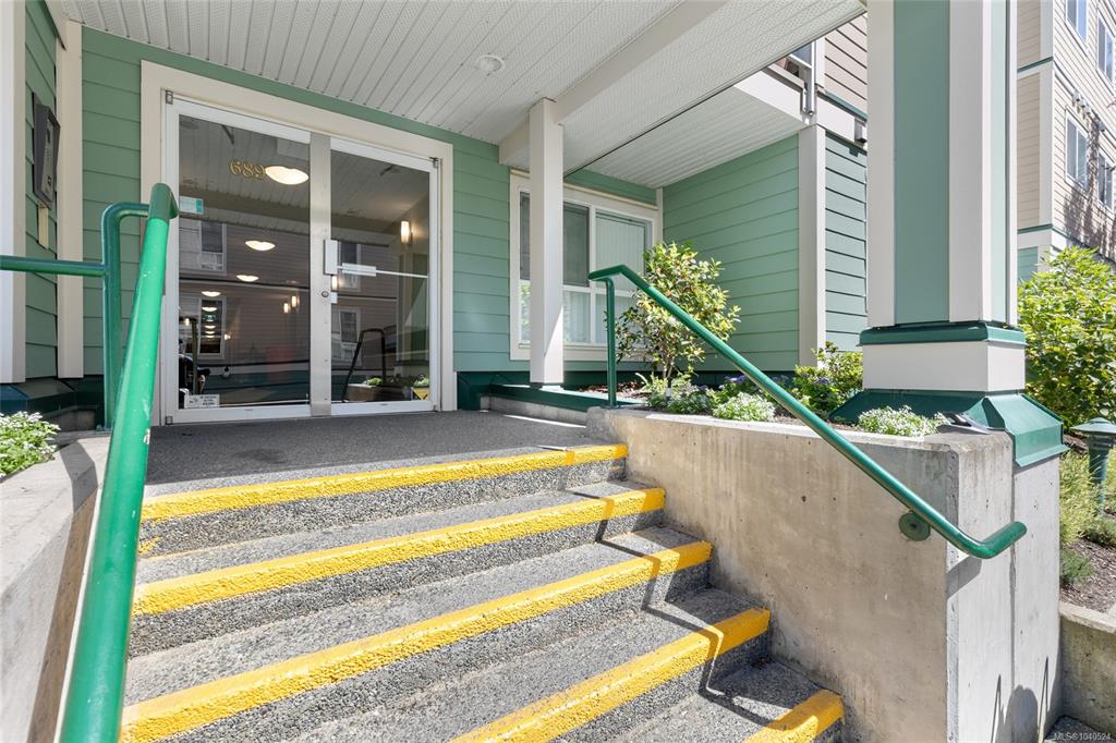 Fourth View of 689 Bay St, Victoria, BC, V8T 2H1