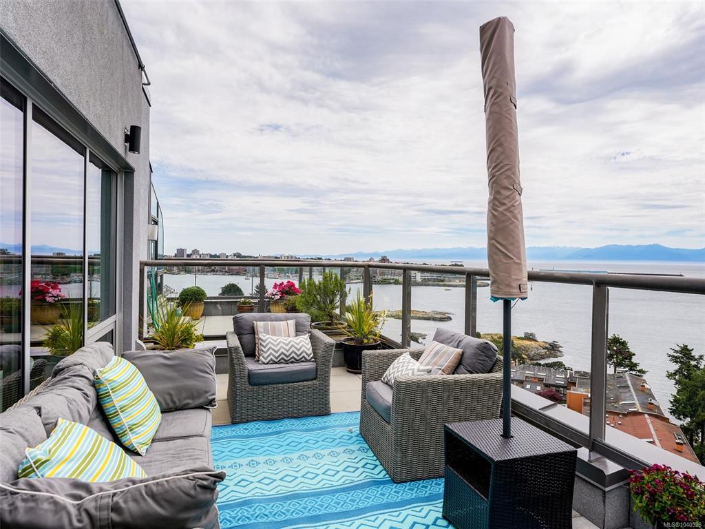 Third View of 325 Maitland St, Victoria, BC, V9A 7E9