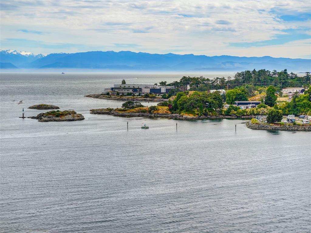Fourth View of 325 Maitland St, Victoria, BC, V9A 7E9