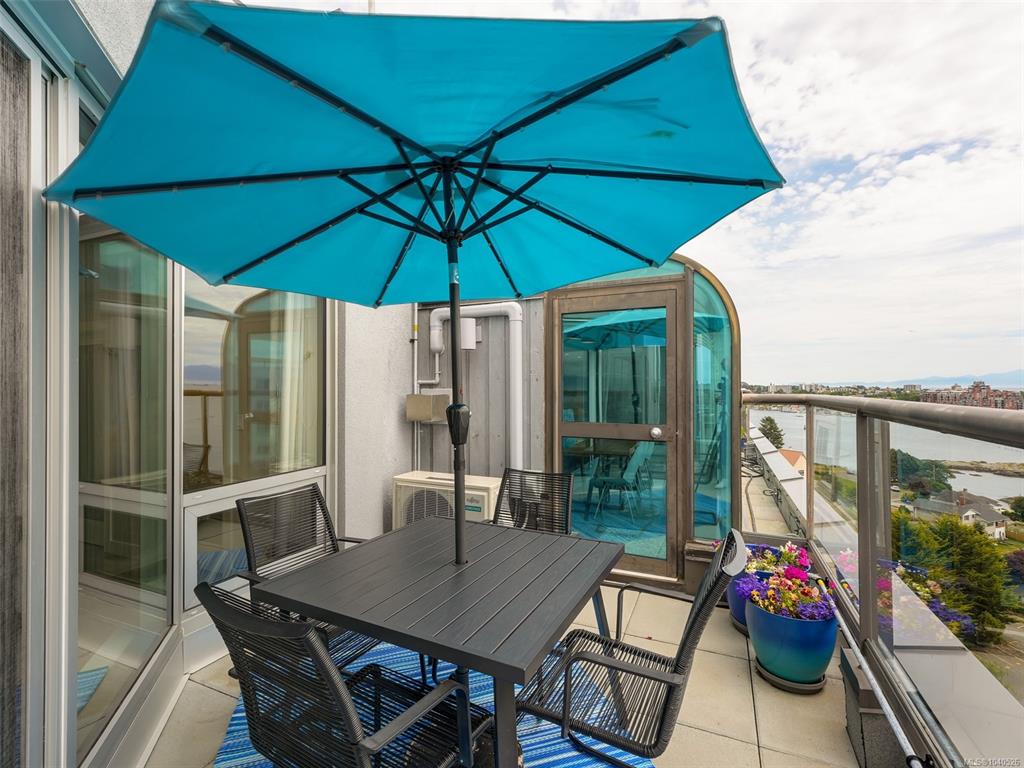 Fifth View of 325 Maitland St, Victoria, BC, V9A 7E9