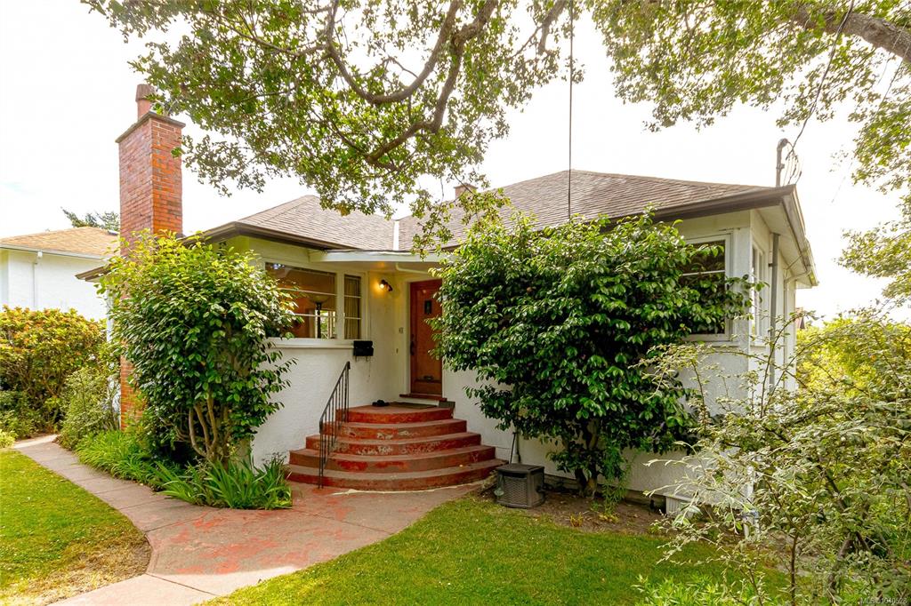 Third View of 350 Foul Bay Rd, Victoria, BC, V8S 4G7