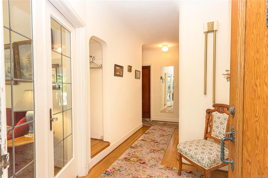 Fourth View of 350 Foul Bay Rd, Victoria, BC, V8S 4G7