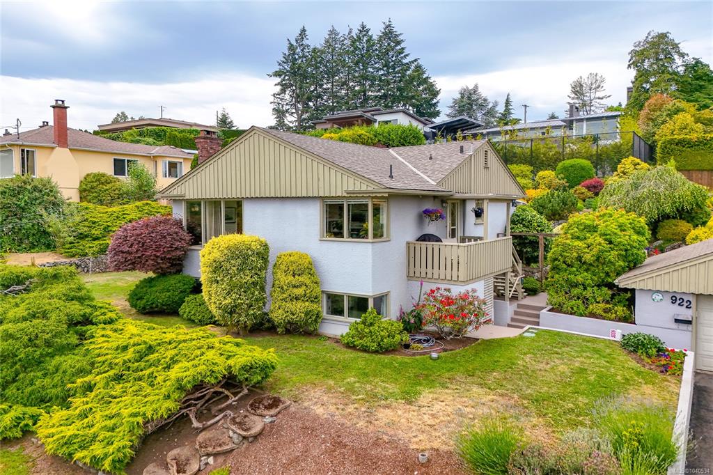 Fourth View of 922 Claremont Ave, Saanich, BC, V8Z 2G4