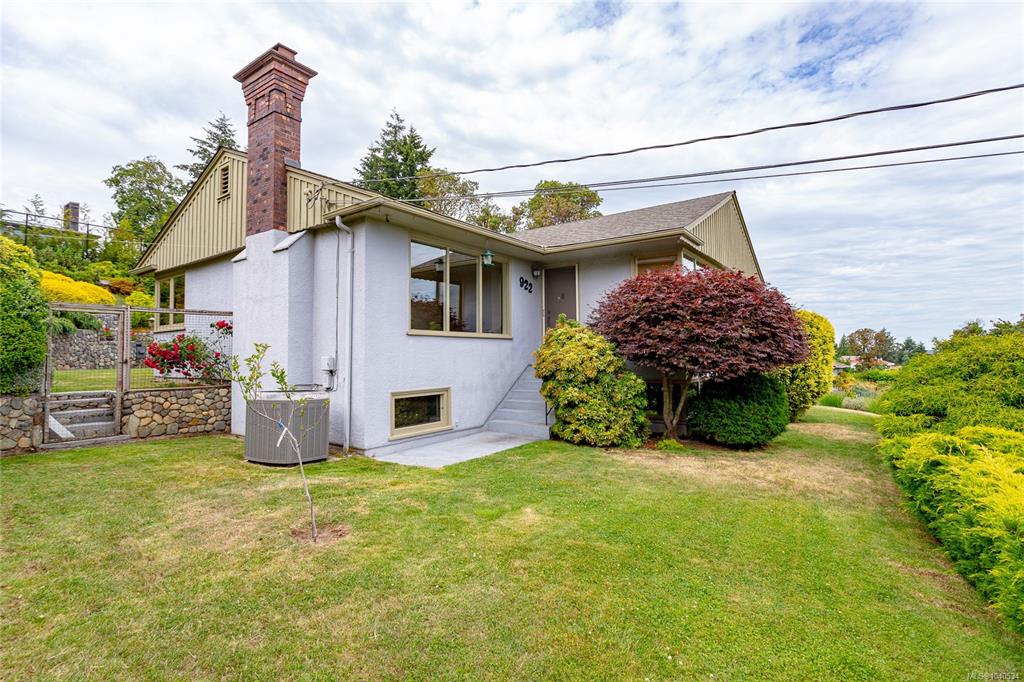 Fifth View of 922 Claremont Ave, Saanich, BC, V8Z 2G4