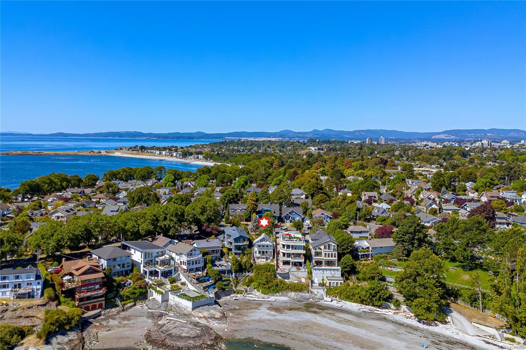 Third View of 157 Robertson St, Victoria, BC, V8S 3X3