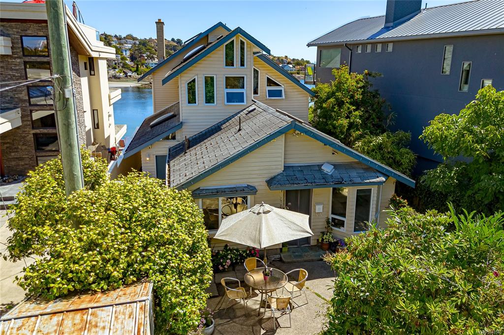 Fifth View of 157 Robertson St, Victoria, BC, V8S 3X3