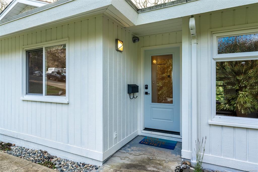 Third View of 4285 Caen Rd, Saanich, BC, V8X 3S5