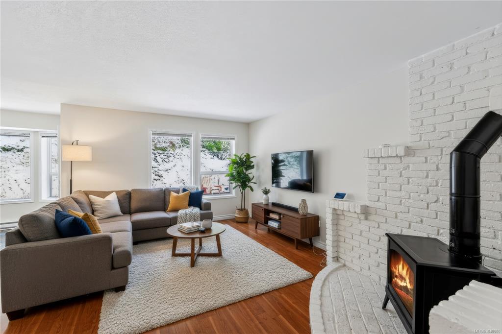 Second View of 1018 Benvenuto Ave, Central Saanich, BC, V8M 1A1