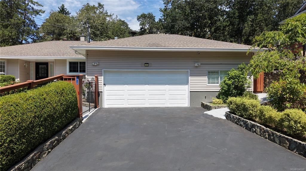 Fourth View of 1018 Benvenuto Ave, Central Saanich, BC, V8M 1A1
