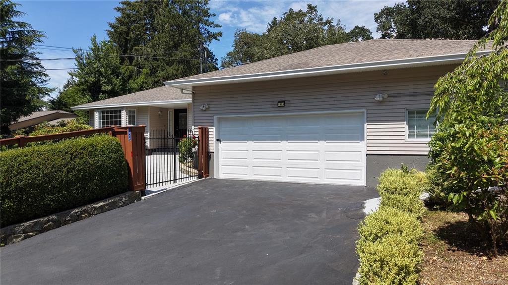 Fifth View of 1018 Benvenuto Ave, Central Saanich, BC, V8M 1A1
