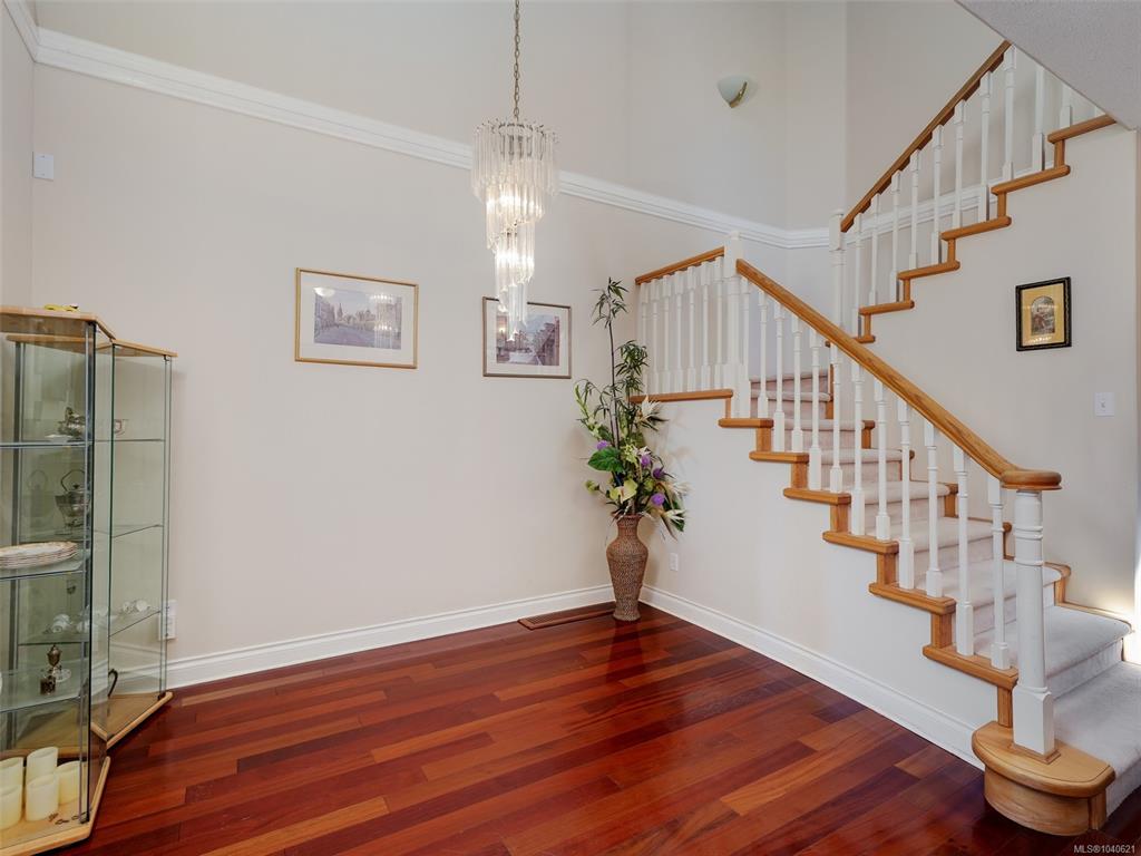 Fifth View of 520 Marsett Pl, Royal Links, Saanich, BC, V8Z 7J1