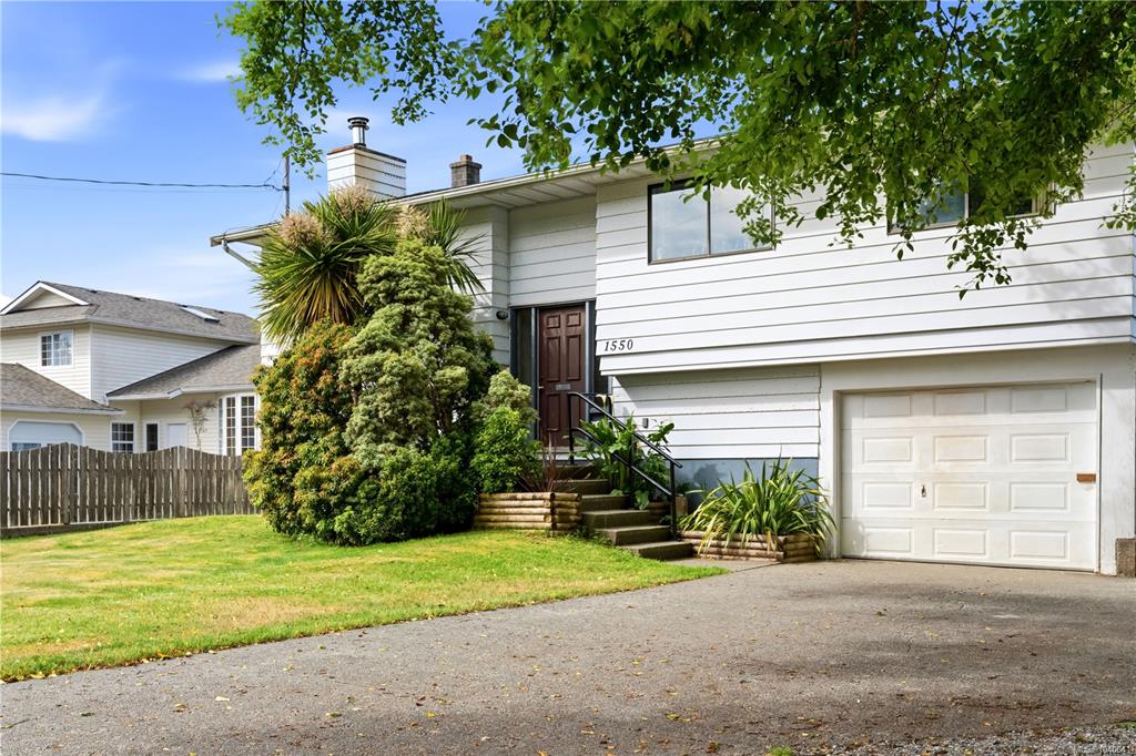 Third View of 1550 Larch Rd, Ucluelet, BC, V0R 3A0