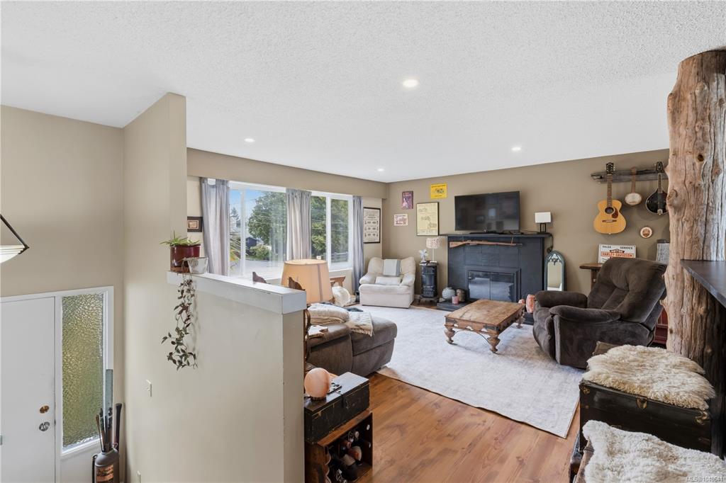 Fourth View of 1550 Larch Rd, Ucluelet, BC, V0R 3A0