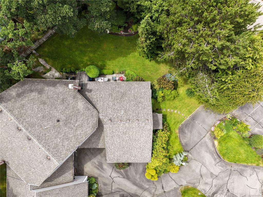Third View of 4041 Saanich Rd, Saanich, BC, V8X 1Z2