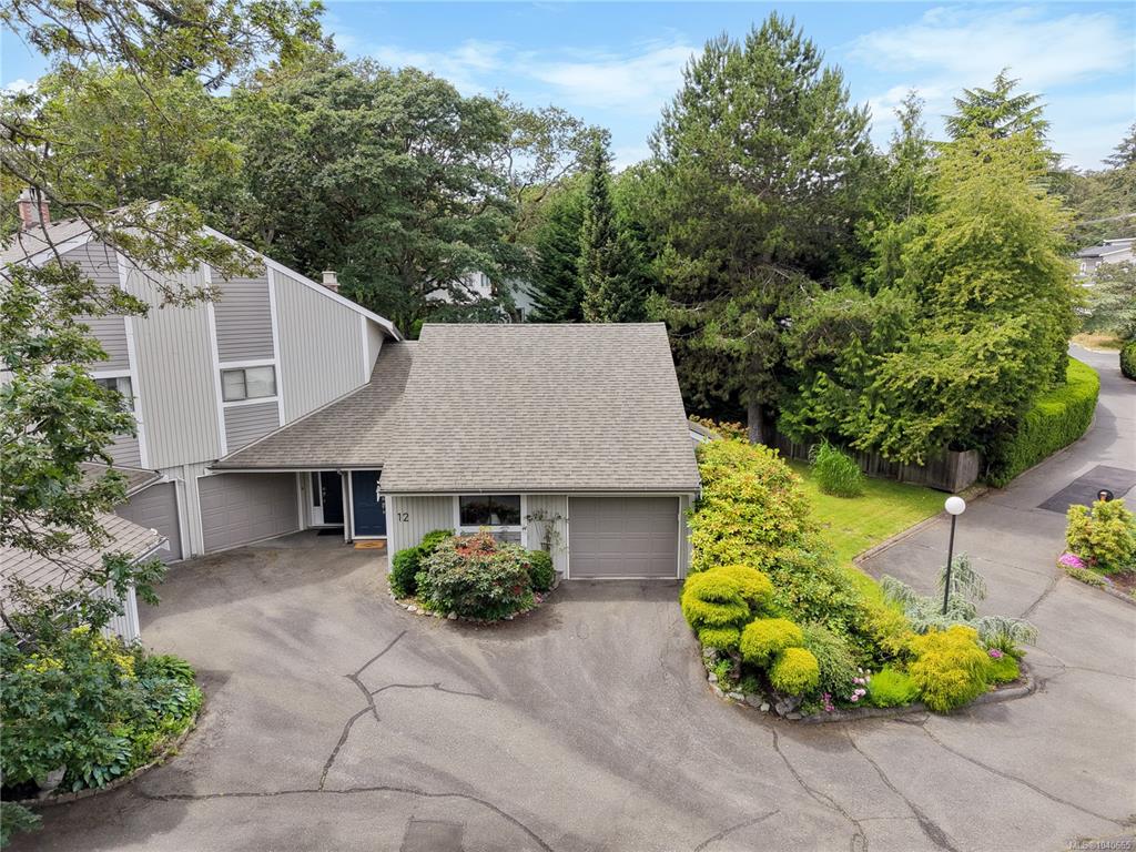 Fourth View of 4041 Saanich Rd, Saanich, BC, V8X 1Z2