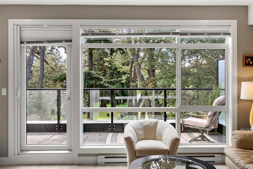 Fourth View of 1531 Elford St, On The Park, Victoria, BC, V8R 3X9