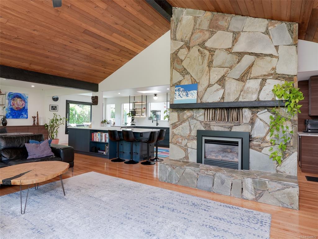 Fifth View of 1657 Ash Rd, Saanich, BC, V8N 2T2