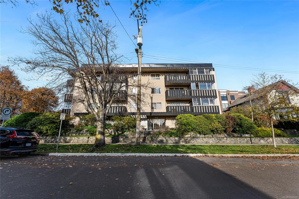 Second View of 1000 Mcclure St, Watson Manor, Victoria, BC, V8V 3E9