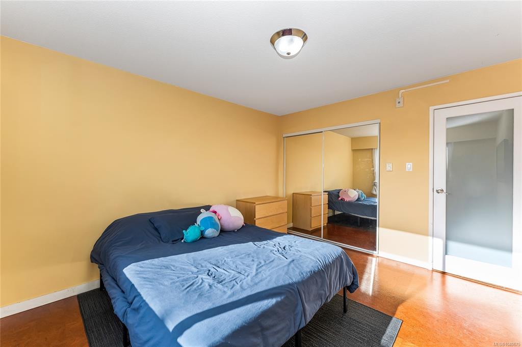 Fifth View of 1000 Mcclure St, Watson Manor, Victoria, BC, V8V 3E9