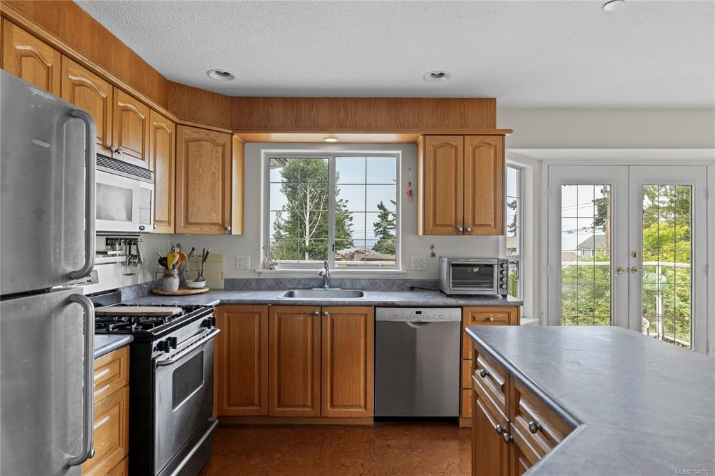 Fourth View of 876 Cavin Rd, French Creek, BC, V9P 1Z9