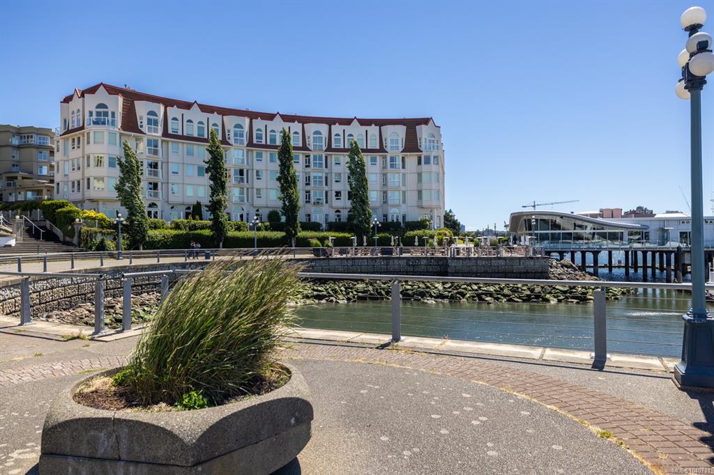 10 Paul Kane Pl, 1040711, BC,