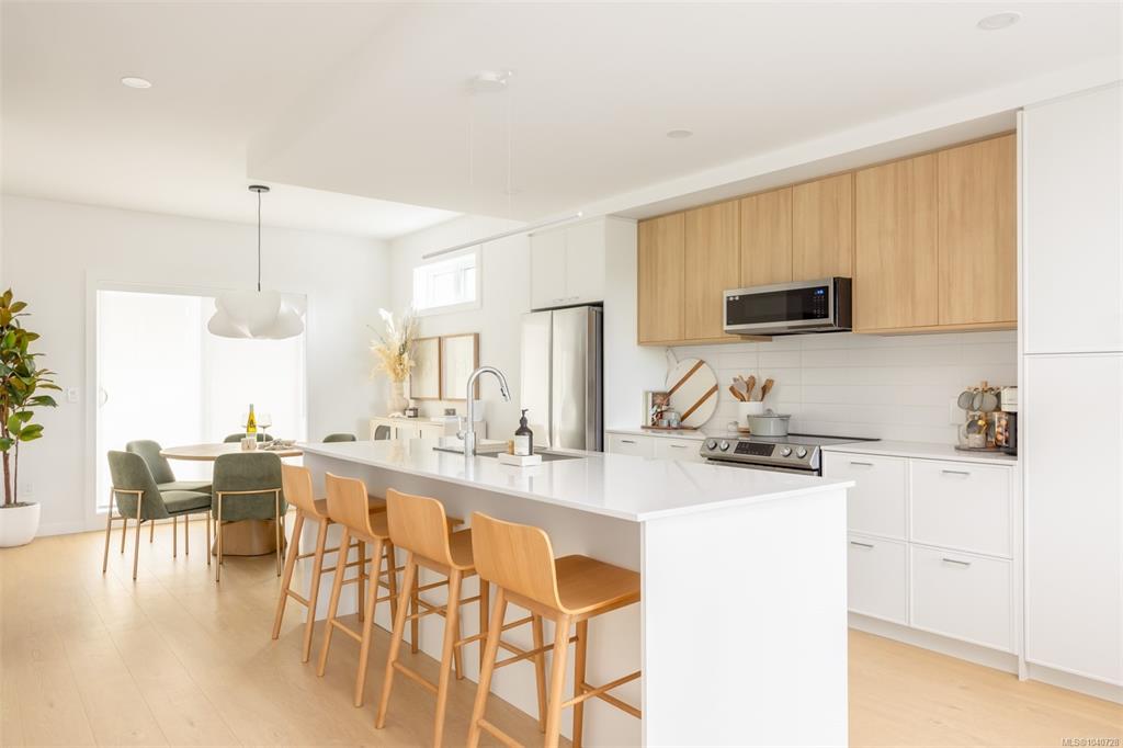 Second View of 3450 Whittier Ave, Greyson, Saanich, BC, V8Z 3R2