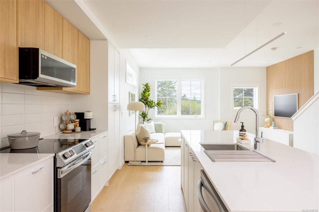 Fourth View of 3450 Whittier Ave, Greyson, Saanich, BC, V8Z 3R2