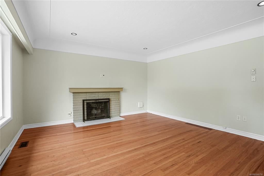 Fifth View of 3375 Maplewood Rd, Saanich, BC, V8P 3N1