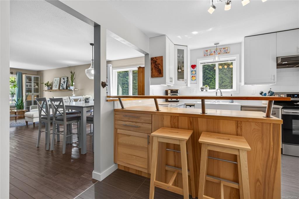 Fifth View of 677 Somenos Dr, Comox, BC, V9M 1B5