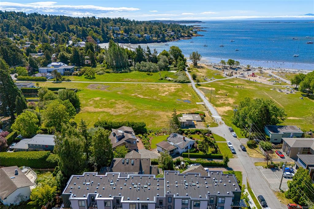 Third View of 2608 Penrhyn St, Saanich, BC, V8N 1G3