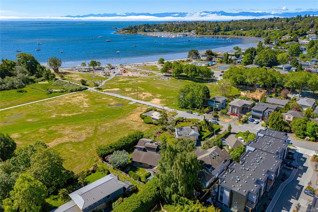 Fourth View of 2608 Penrhyn St, Saanich, BC, V8N 1G3