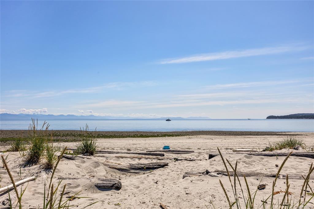 Fifth View of 9022 Clarkson Ave, The Beach House at Saratoga, Black Creek, BC, V9J 1B2