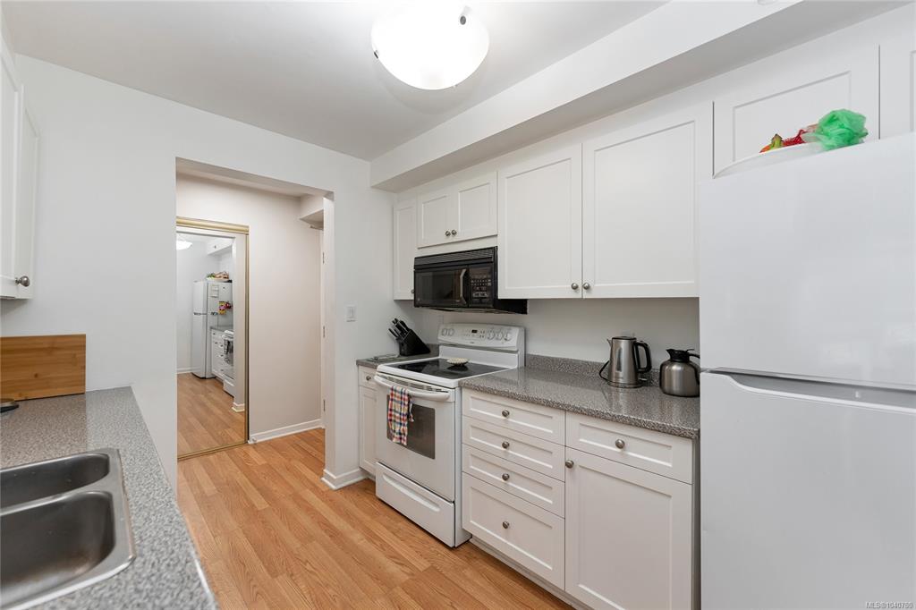 Fourth View of 3969 Shelbourne St, Saanich, BC, V8N 3E1