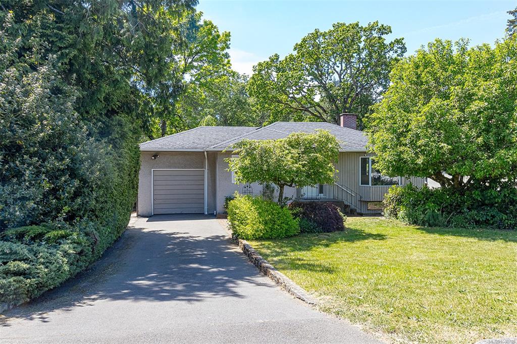 Third View of 667 Jones Terr, Saanich, BC, V8Z 2L6
