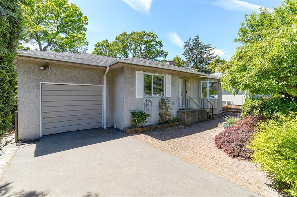 Fourth View of 667 Jones Terr, Saanich, BC, V8Z 2L6