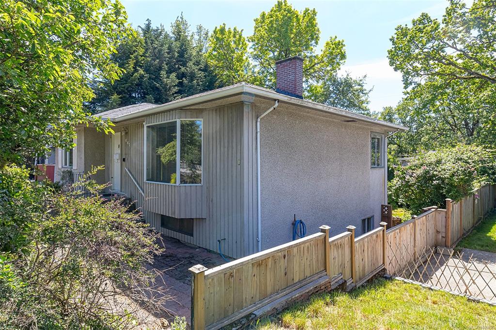 Fifth View of 667 Jones Terr, Saanich, BC, V8Z 2L6