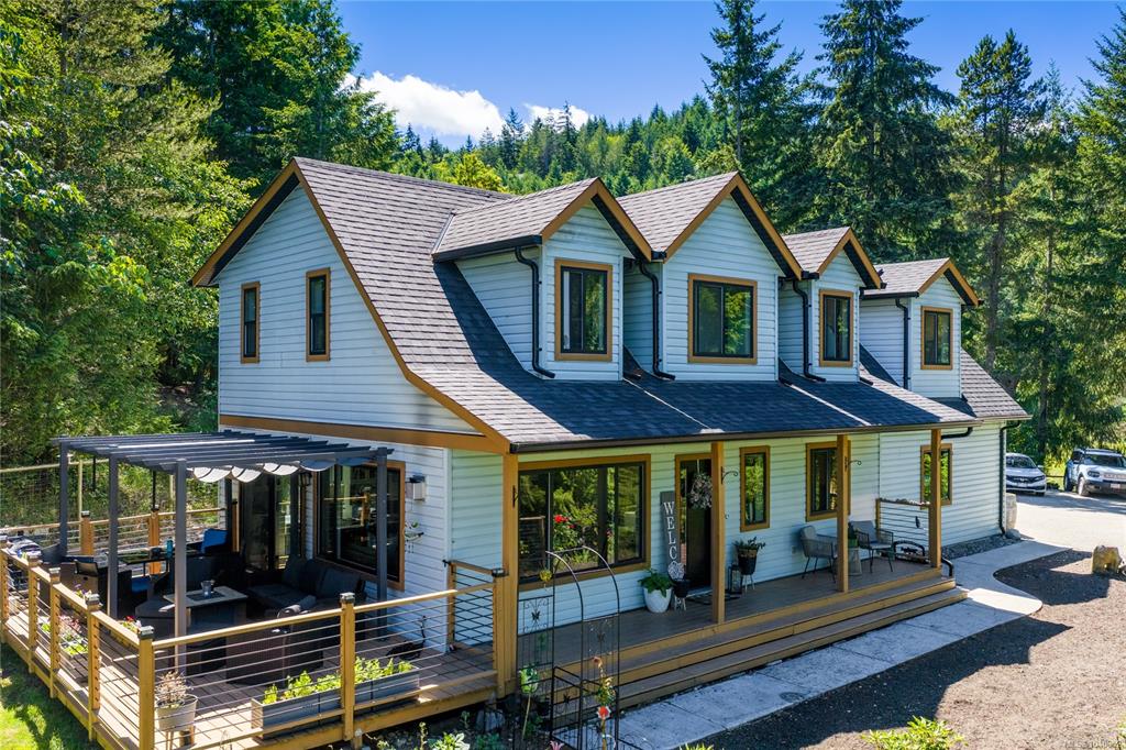 1691 Meadowood Way, 1040852, BC,