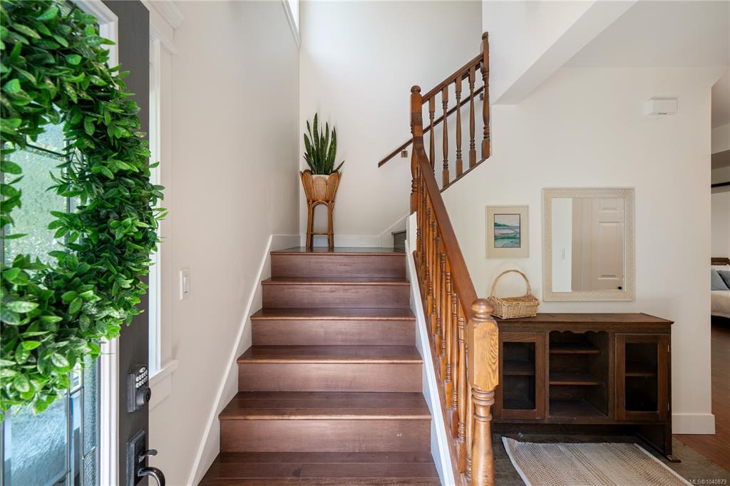 Fourth View of 1833 Chestnut St, Victoria, BC, V8R 4N6