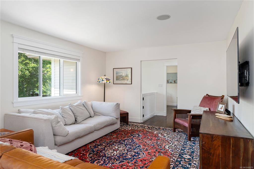 Fifth View of 1833 Chestnut St, Victoria, BC, V8R 4N6